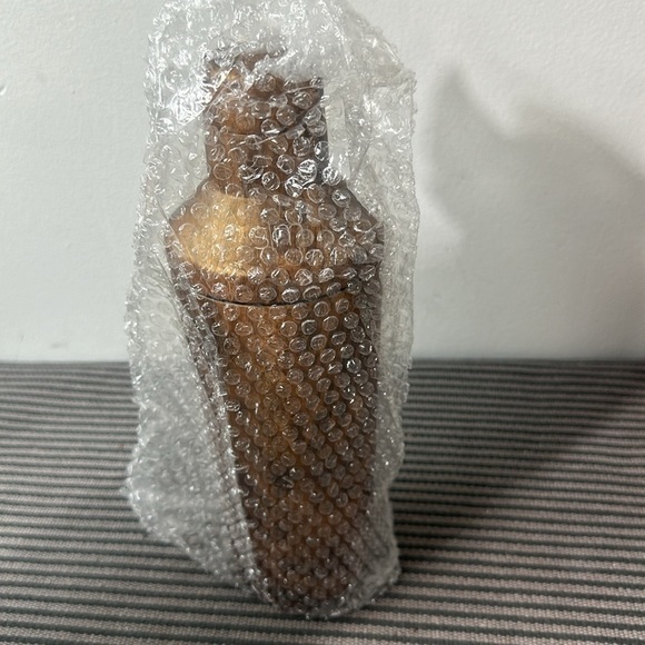 Simple Modern Cocktail Shaker for Bar with Jigger Lid - Picture 3 of 3